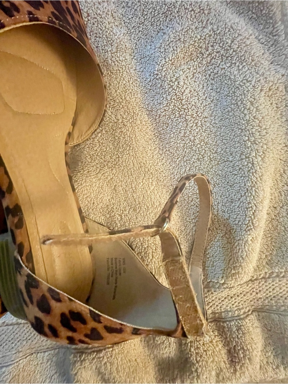 Women’s Leopard Print Ankle Strap Pointed-Toe Pumps Low Heel 12W - Picture 6 of 8